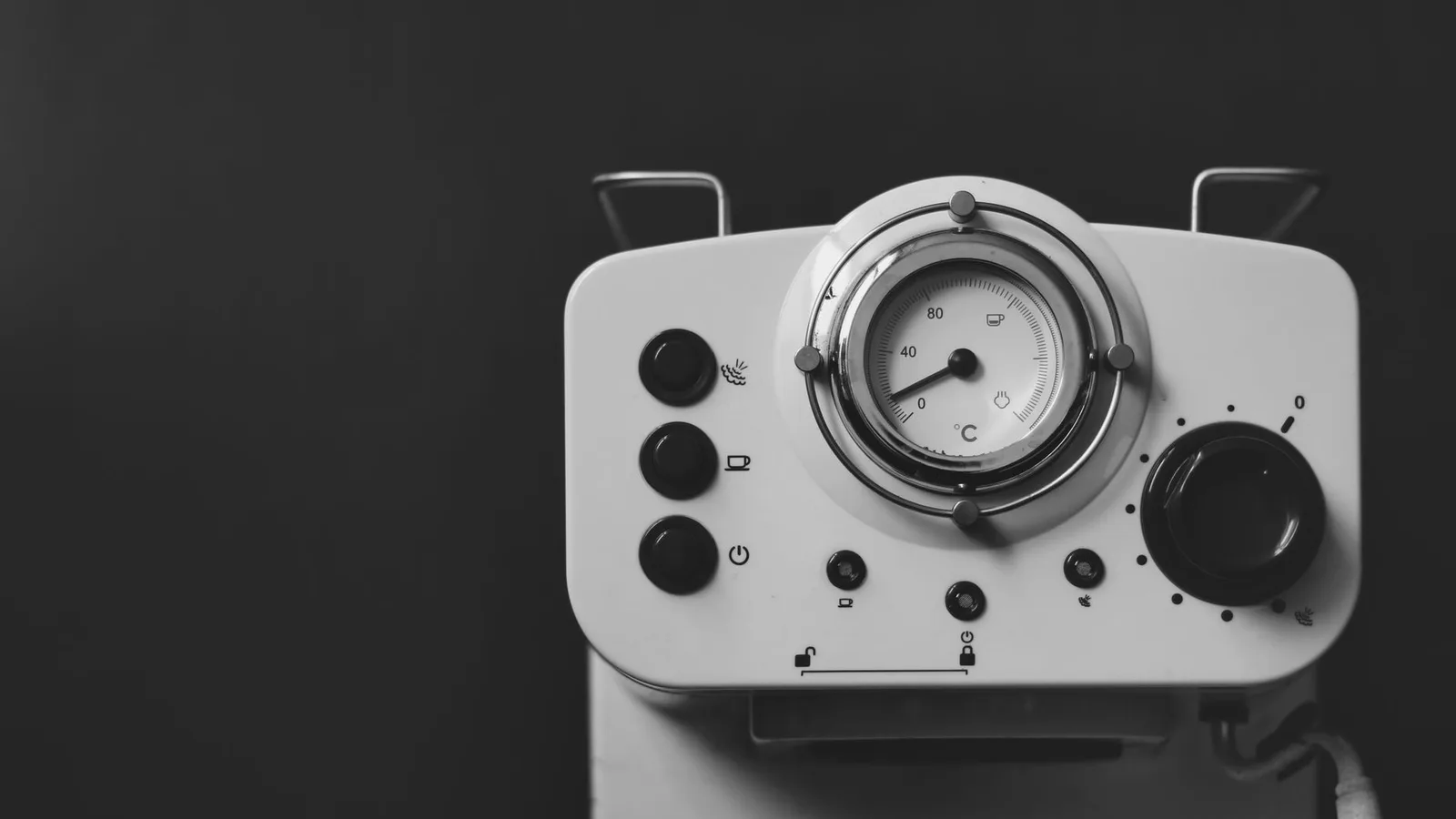 Cafetière programmable avec son mode d'emploi ouvert