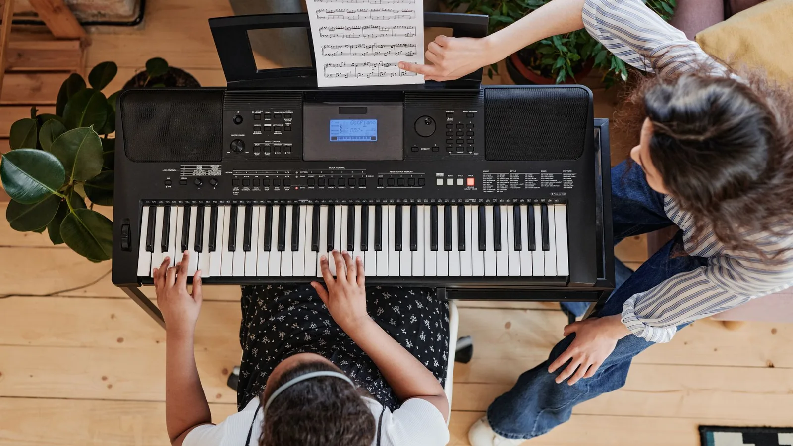 Clavier arrangeur Yamaha PSR avec sa notice et ses réglages